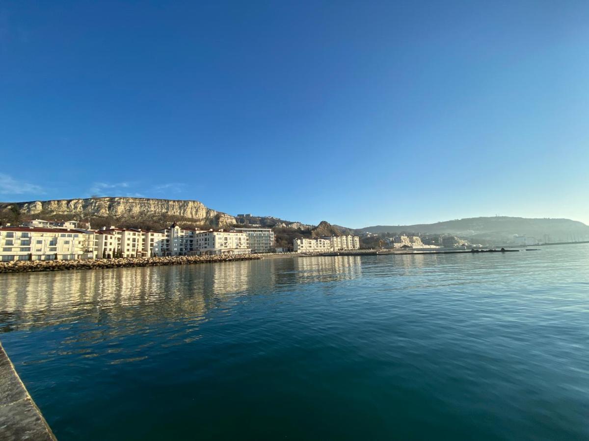 Supreme Danieli - Holiday Apartment By The Sea Balchik Exterior photo